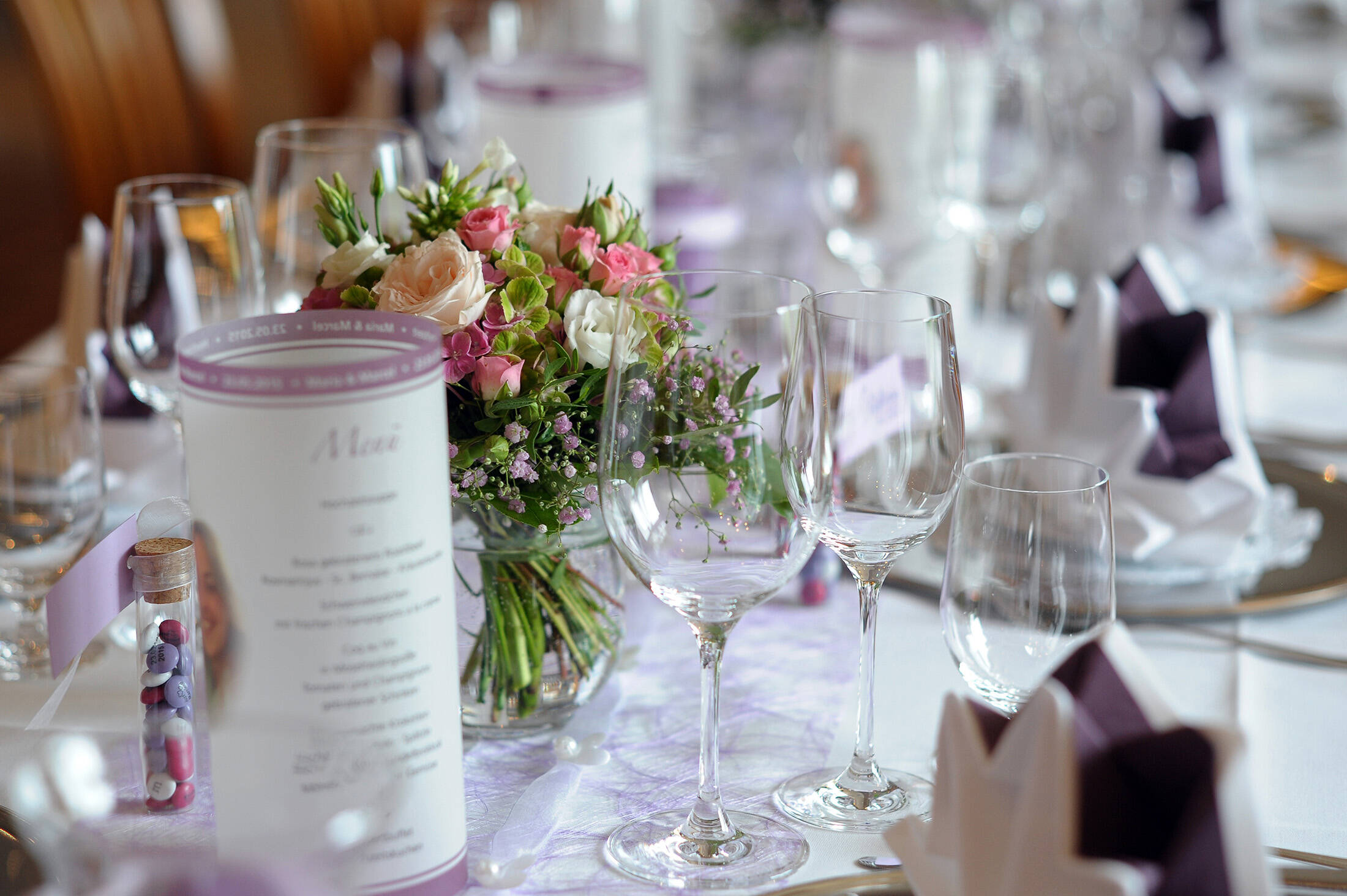 Tischdeko für eine Hochzeitfeier im 4-Sterne Hotel Michels in Schalkenmehren