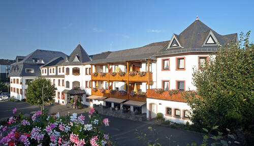 Michels Wohlfühlhotel Hausansicht Schalkenmehren