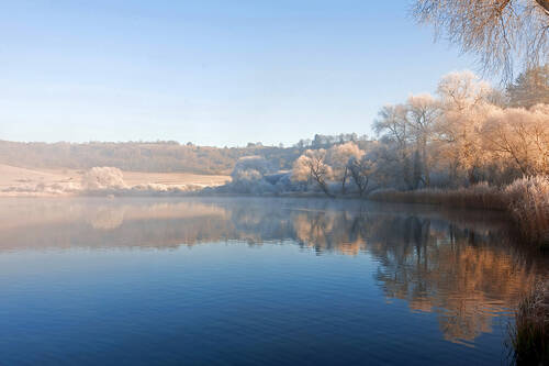 Schalkenmehrener Maar in der Eifel im Winter