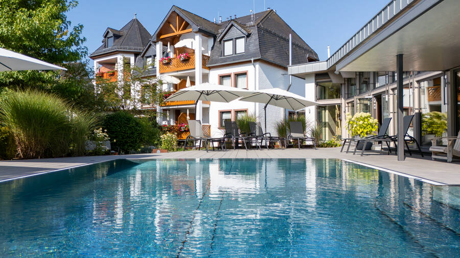 Außenpool Michels Wohlfühlhotel Schalkenmehren
