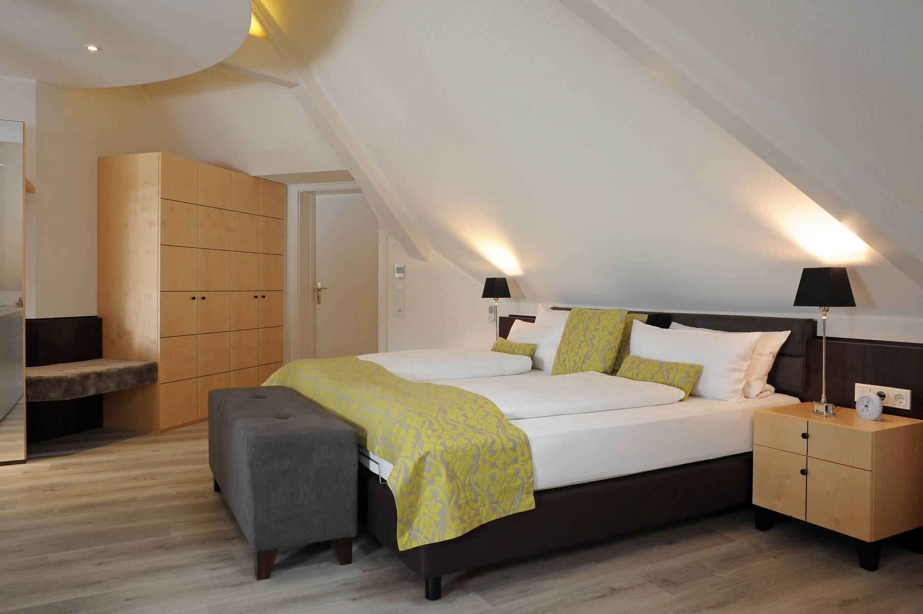 Urlaub in der Eifel mit gemütlichem Doppelbett in der Junior Suite im 4 Sterne Superior Hotels Michels