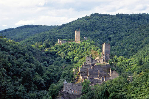 Aktivurlaub in der Eifel mit Besichtigung der Manderscheider Burgen