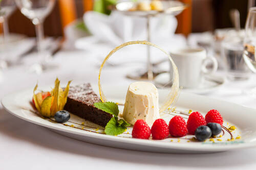 Zum Menüabschluss gibt es ausgewählte Desserts für jeden Geschmack im Michels Wohlfühlhotel